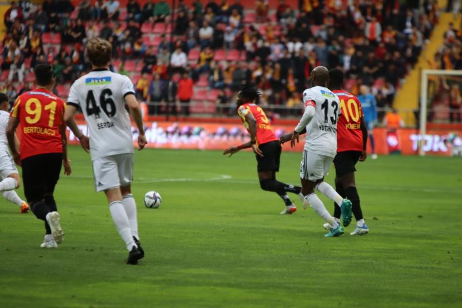 Spor Toto Süper Lig: Kayserispor: 1 - Beşiktaş: 0 (İlk yarı)