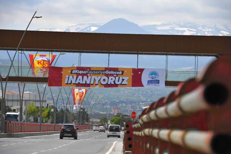 Kayseri’de final maçı için pankartlar asıldı
