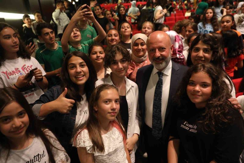 Başkan Çolakbayrakdar: “Gençlerimizle büyük ve güçlü Türkiye’yi inşa ediyoruz”
