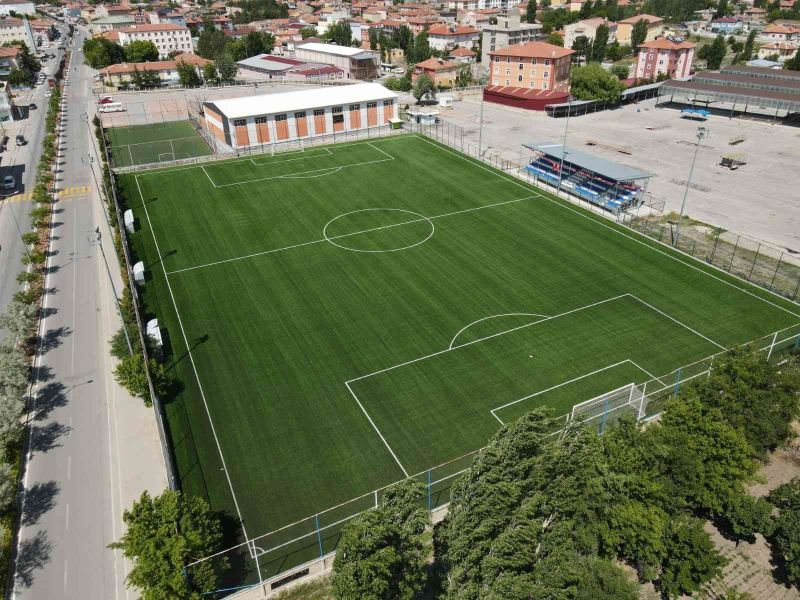 Tomarza Kapalı Spor Salonu ve İlçe Stadı yenilendi
