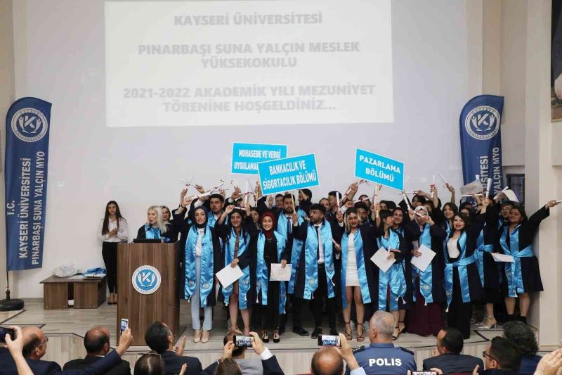 KAYÜ Pınarbaşı MYO’da 2021-2022 Akademik Yılı Mezuniyet Töreni Düzenlendi
