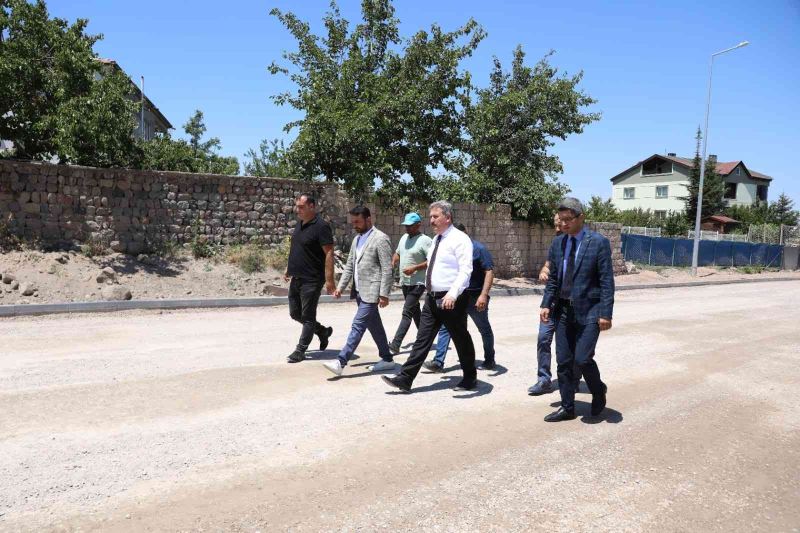 Başkan Palancıoğlu, Erenköy’deki asfalt çalışmalarını inceledi
