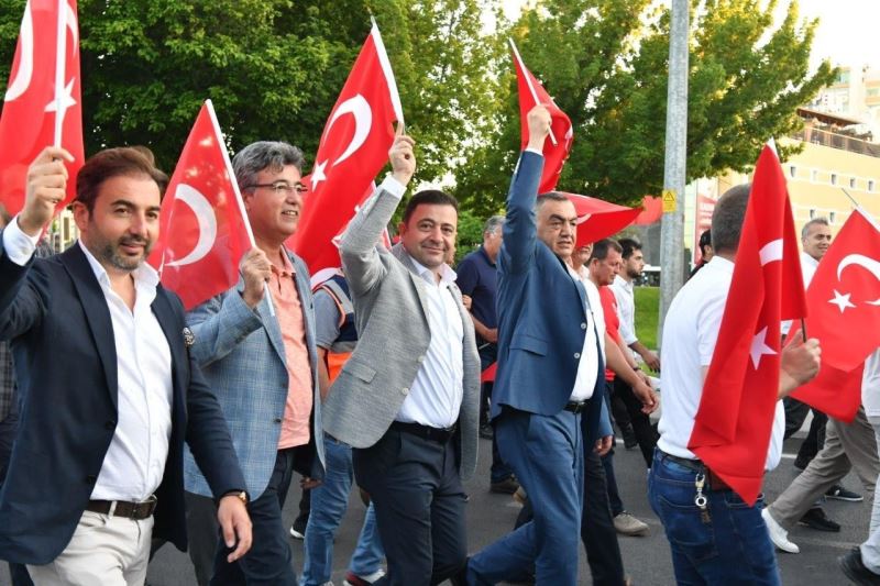 İş Dünyası ’Türkiye Aşkına’ yürüdü
