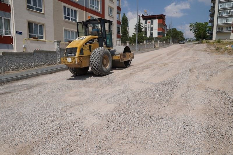 Tavlusun ve Fatih Mahallesinde asfalt ve parke çalışmaları
