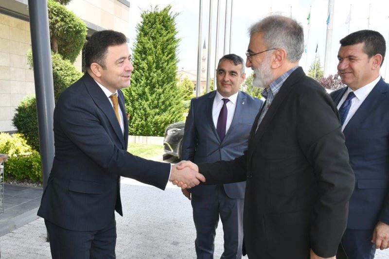 Milletvekili Taner Yıldız, Kayseri OSB Başkanı Mehmet Yalçın’ı ziyaret etti
