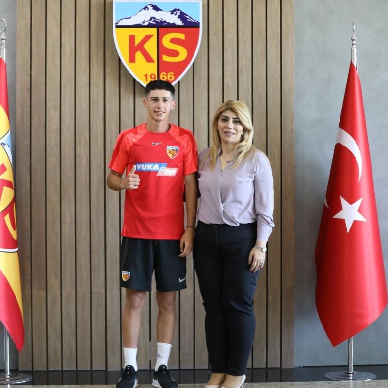 Kayserispor, Baran’ı profesyonel yaptı
