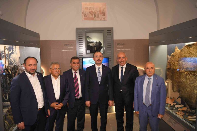 Başkan Büyükkılıç, Bakan Muş’a Ahi Evran Müzesi’ni gezdirdi
