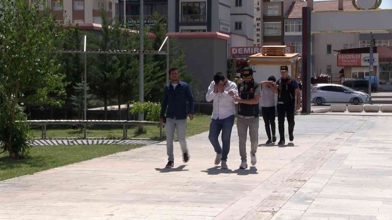 Narkotik ekiplerinden uyuşturucu operasyonu: 2 gözaltı
