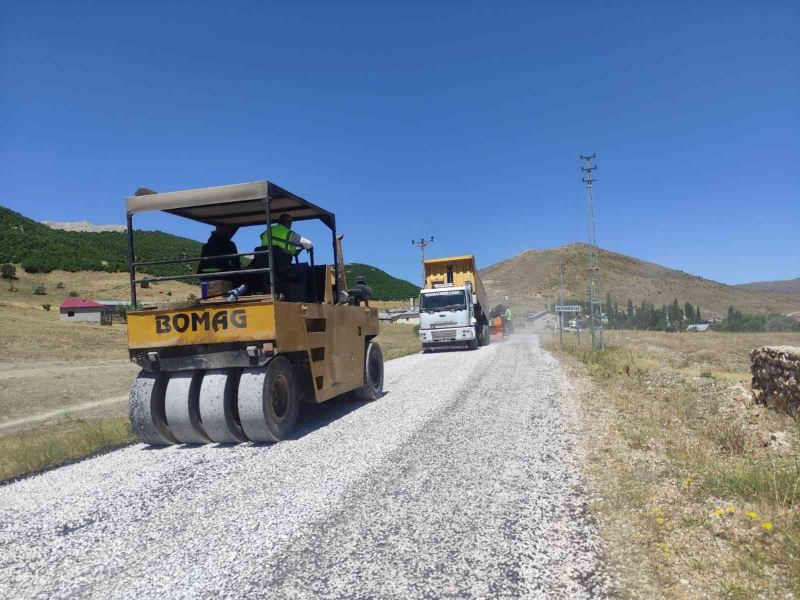 Başkan Büyükkılıç: “Kırsal mahallelere 2 ayda 276 kilometre asfalt kaplama çalışması yaptık”
