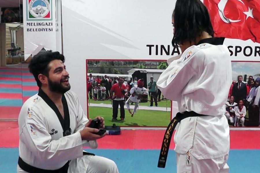 Milli Taekwondocu, antrenmanda evlilik teklifi yaptı