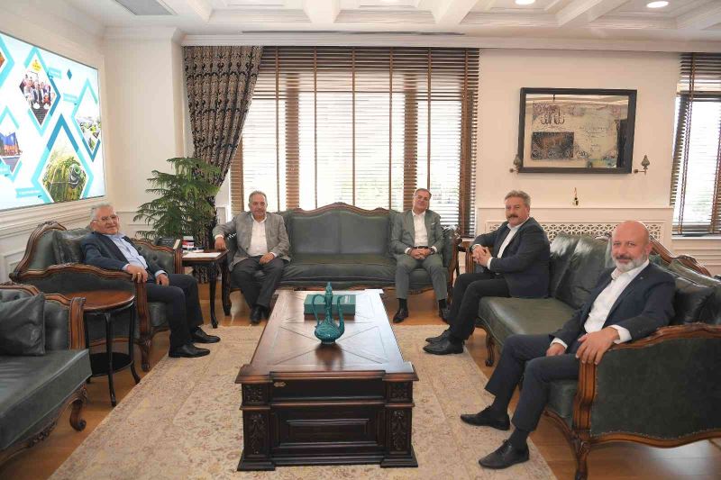 Başkan Büyükkılıç’tan başkanlarla Talas’ta istişare zirvesi
