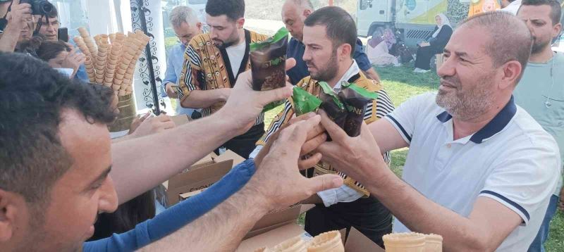 Kahramanmaraşlılar Kültür ve Sanat Festivali’nde ücretsiz dondurma dağıtıldı
