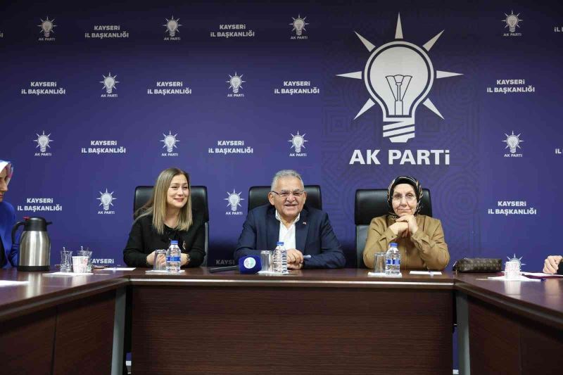 Büyükkılıç, AK Parti Kayseri İl Kadın Kolları Üyeleri ile istişare toplantısı gerçekleştirdi
