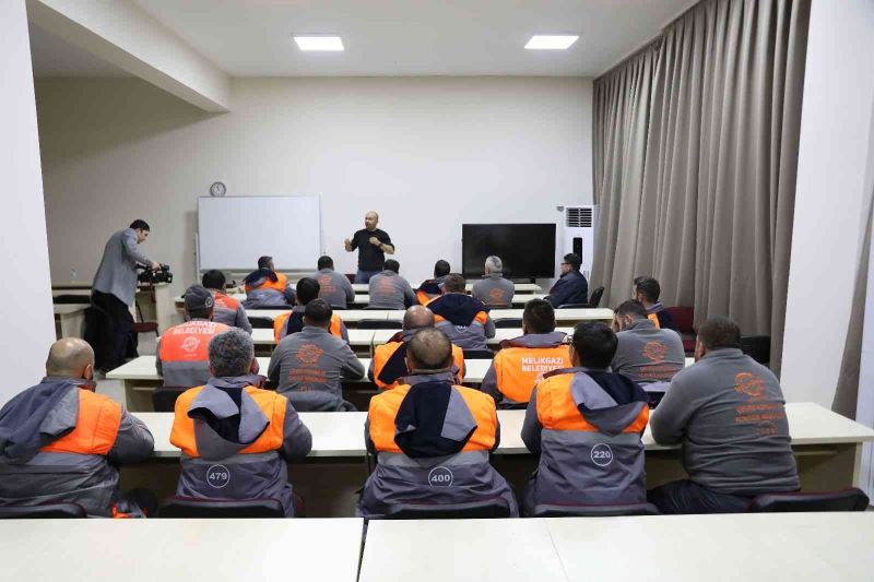 Melikgazi’de belediye-üniversite işbirliği ile personele eğitim veriliyor
