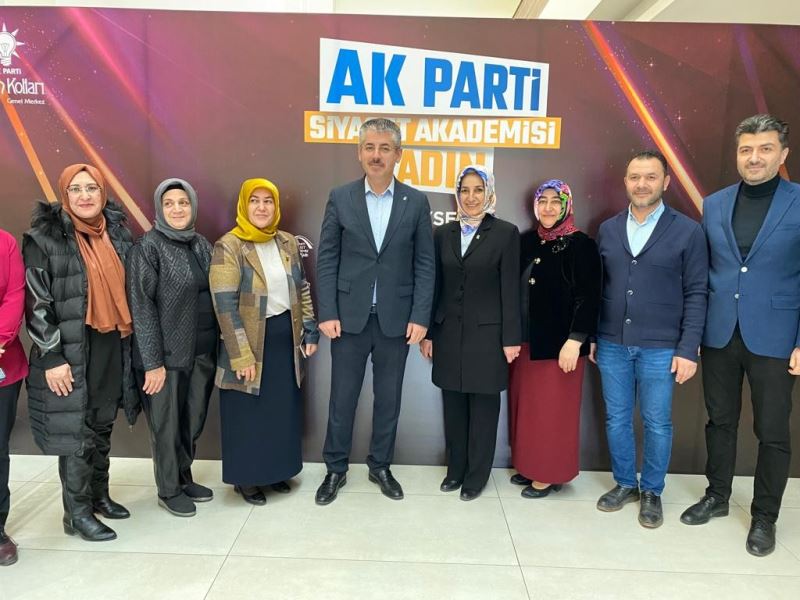 AK Parti’den kadınlara eğitim
