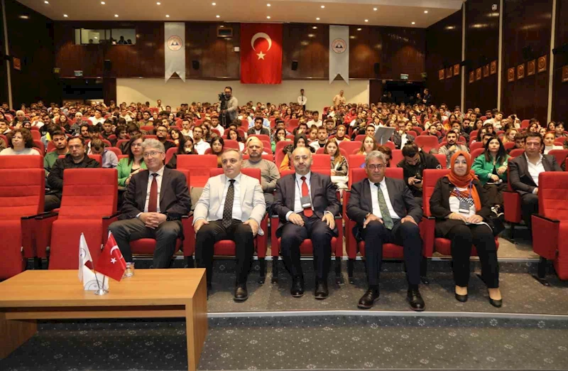 TUSAŞ Genel Müdür Yardımcısı Dr. Selman Nas, ERÜ’de Panele Katıldı
