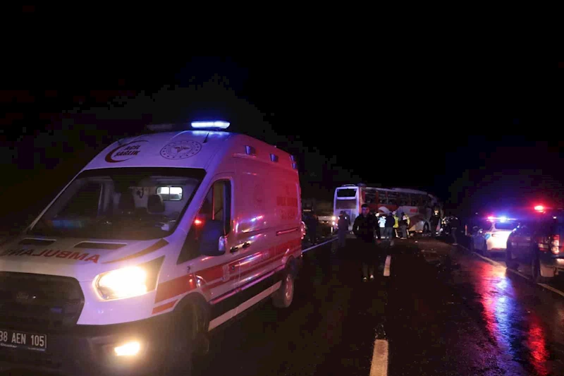 Kayseri’de yolcu otobüsü devrildi: Çok sayıda yaralı var
