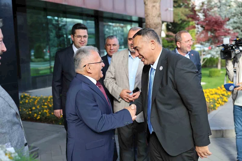Kardeş şehir Misrata’nın belediye başkanı ve heyetinden Başkan Büyükkılıç’a ziyaret
