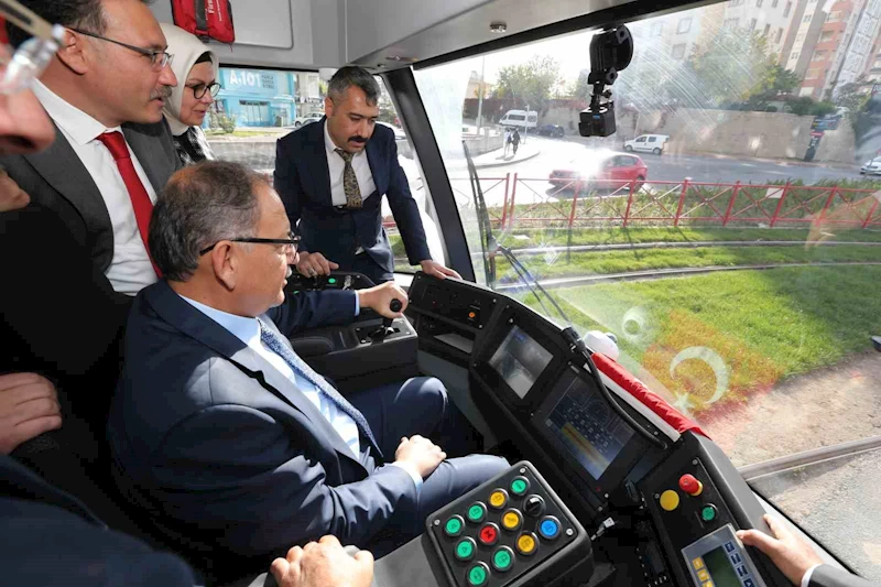Talas Mevlana-Cumhuriyet Meydanı tramvay hattı, Bakan Özhaseki’nin sürüşü ile hizmete başladı
