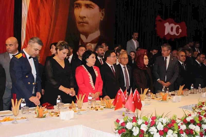 Vali Çiçek: “Türkiye’nin yeni yüzyılına adım attığımız bugün her zamankinden daha çok çalışmalıyız”

