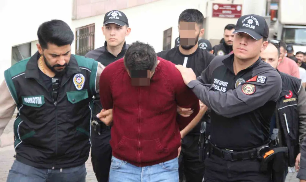 Kayseri’de zehir tacirlerine şafak operasyonu: 24 gözaltı