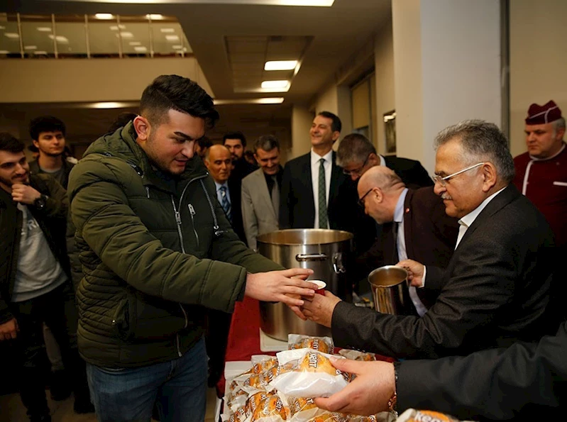 Büyükşehir’den gençlere 10 ayda 1 milyon 350 bin bardak çorba ikramı
