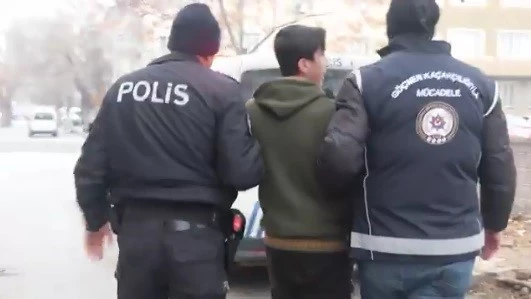 Kayseri’de düzensiz göç uygulaması: 24 yabancı uyruklu şahsa işlem yapıldı
