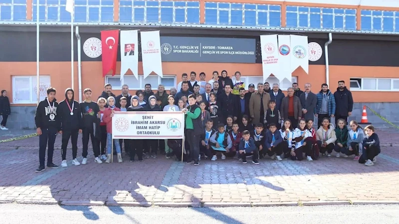 Tomarza’da 100. Yıl Atatürk Koşusu yapıldı
