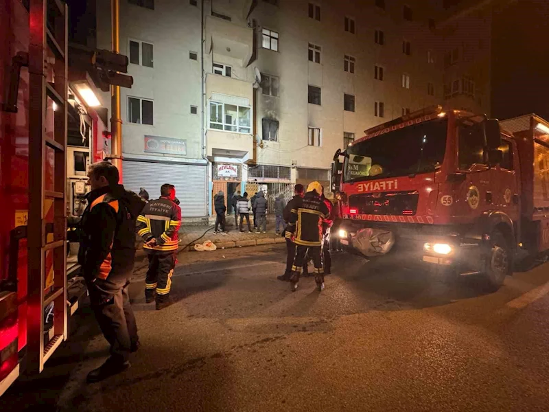 Kayseri’de ev yangını: 4 kişi dumandan etkilendi
