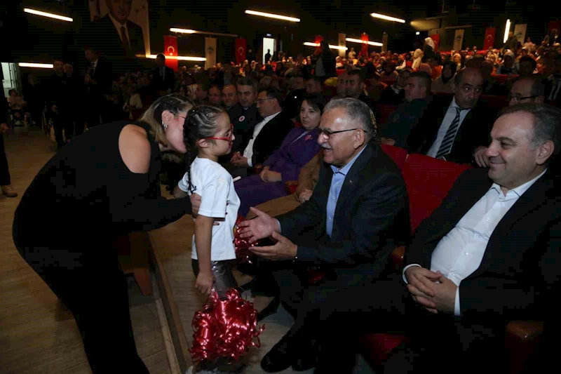 Vali Çiçek ve Başkan Büyükkılıç, özel çocukların heyecanına ortak oldu
