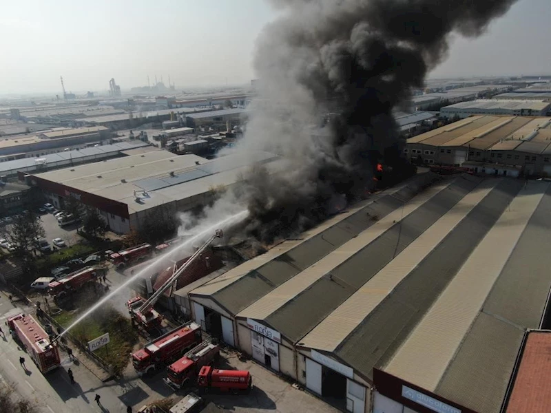 Fabrika yangını 2 saatte söndürüldü
