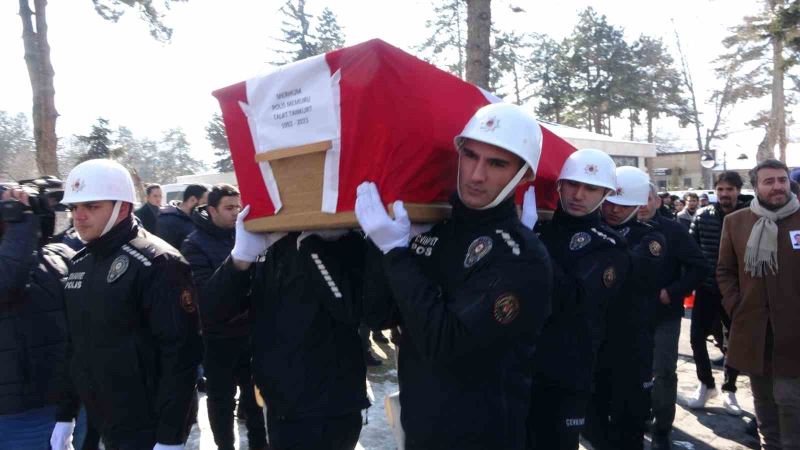 Depremde hayatını kaybeden polis memuru ve eşi Kayseri’de toprağa verildi
