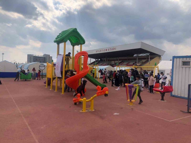 Melikgazi Çadır Kente Oyun Parkı Kurdu
