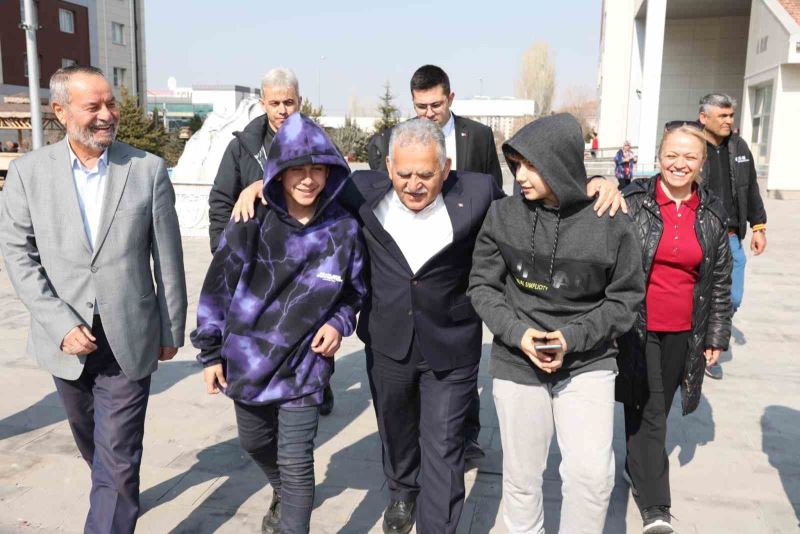 Kayseri Büyükşehir’den Depremzede Öğrencilere Ücretsiz Ulaşım İmkanı
