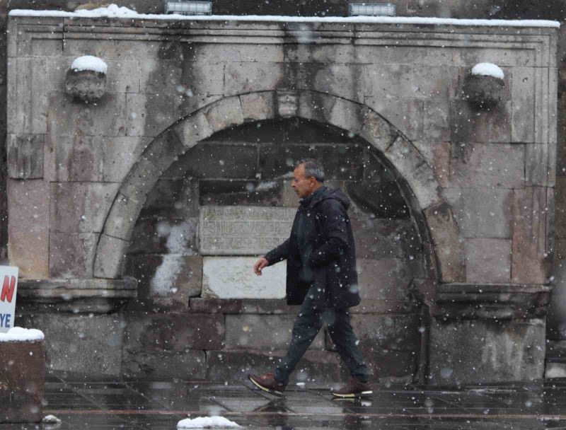 Kayseri beyaza büründü
