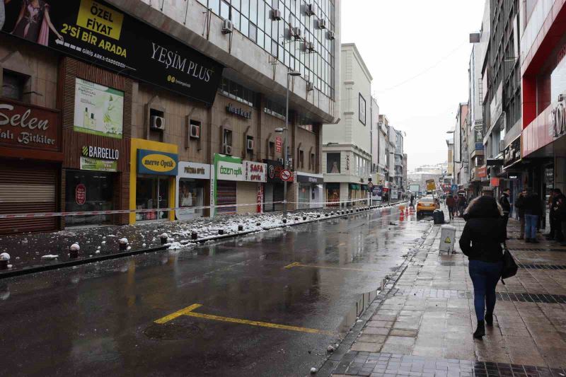 Kayseri’de depremin izleri gün ağarınca ortaya çıktı

