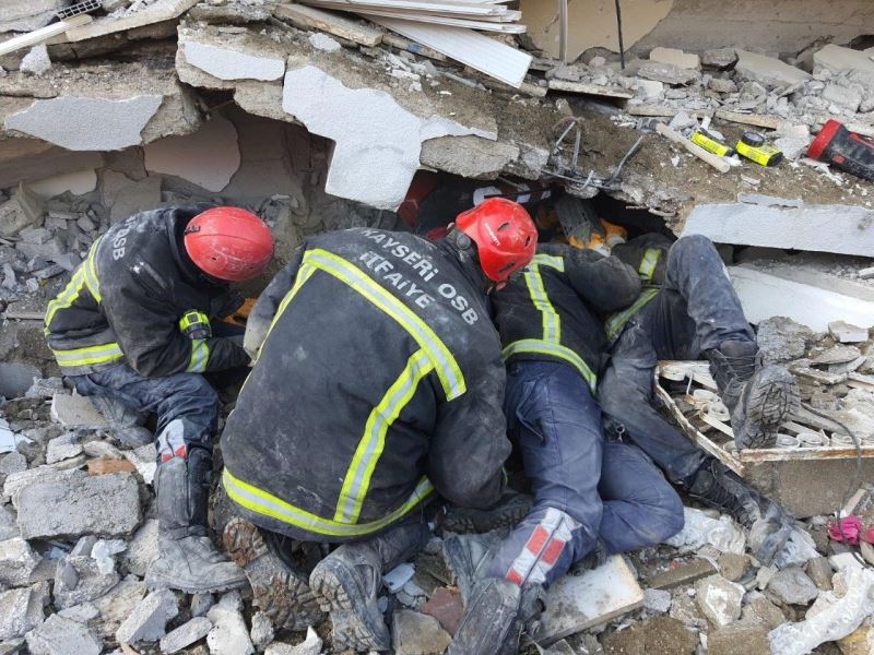 Kayseri OSB, deprem yardımları koordinasyonun merkezi oldu
