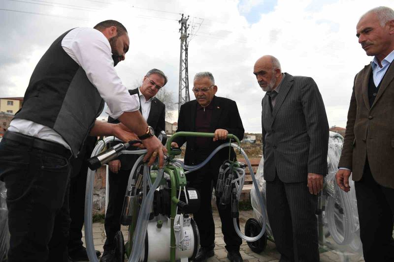 Başkan Büyükkılıç, Büyükşehir’in desteklediği Süt Sağma Makinesi Dağıtım Töreni’ne katıldı

