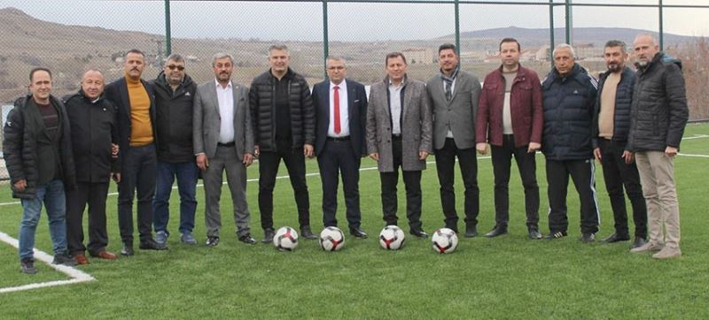 Kabakcı ve Önal, Pınarbaşı Stadı’nı inceledi
