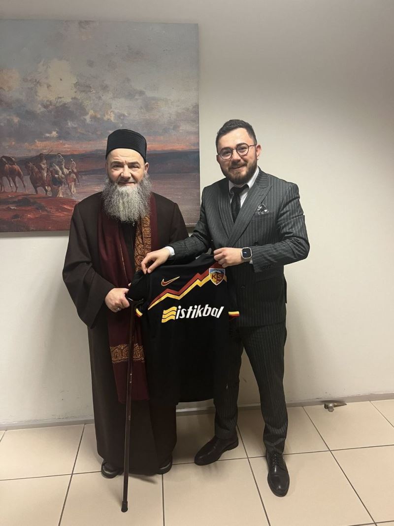 Cübbeli Ahmet Hoca’ya Kayserispor forması hediye edildi
