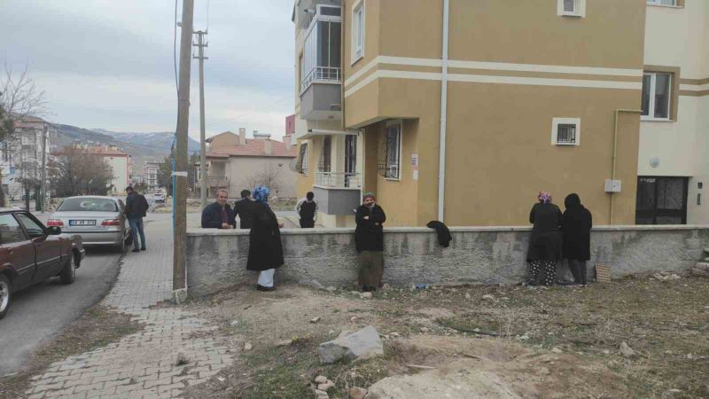 Kayseri’deki deprem Develi’de vatandaşı sokağa döktü
