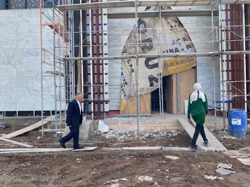 Başkan Büyükkılıç, büyükşehir ile hayırsever iş birliğinde yaptırılan cami inşaatını inceledi

