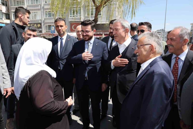 Bakan Akar ile Başkan Büyükkılıç’tan esnaf ziyareti
