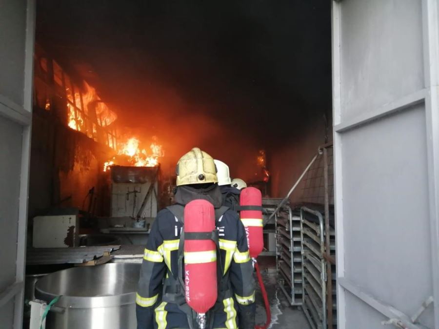 Kayseri’de bahçe mobilyaları üreten fabrikada yangın