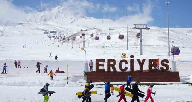 Erciyes’te kar yağışı, sezonu bayrama kadar uzattı