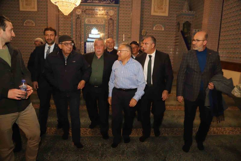 Başkan Büyükkılıç, hafız öğrenciler ve depremzede vatandaşlarla iftar sofrasında buluştu
