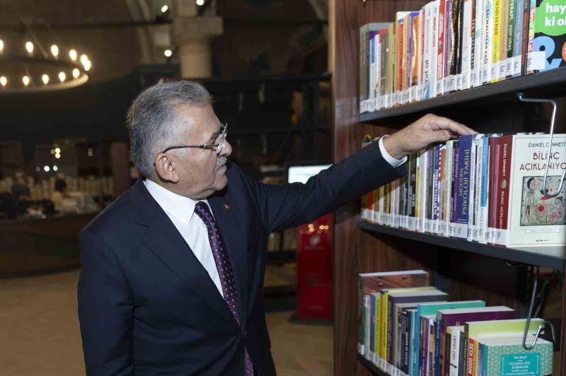 Başkan Büyükkılıç 4 yılda Kayseri’ye 44 kitap armağan etti
