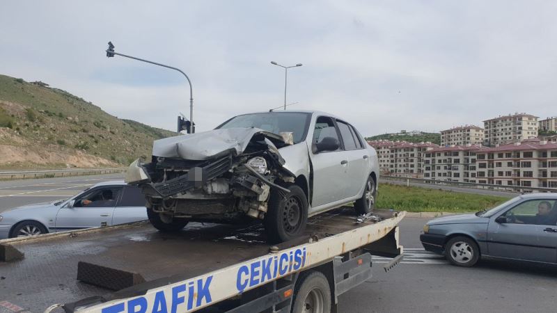Kayseri’de trafik kazası: 5 kişilik otomobilden 10 yaralı çıktı
