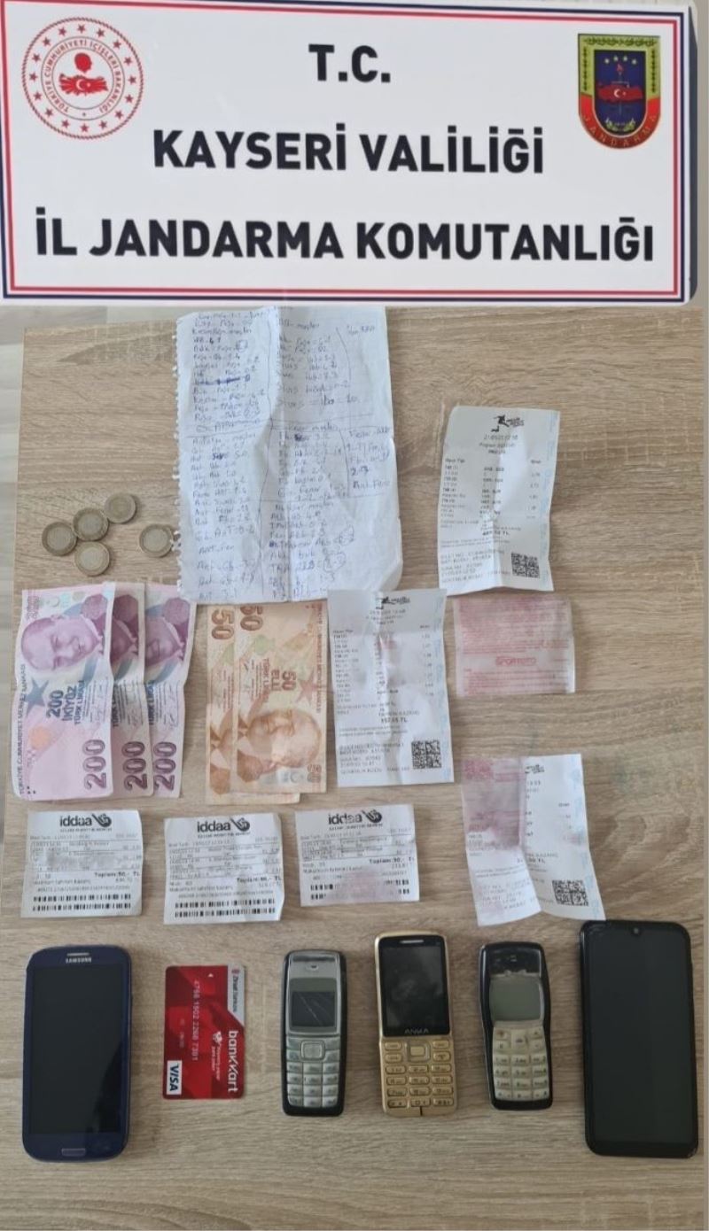 Kayseri’de sosyal medyadan bahis kuponu satan şahıs yakalandı
