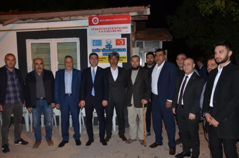 MHP’li Özdemir, Doğu Türkistanlılarla buluştu
